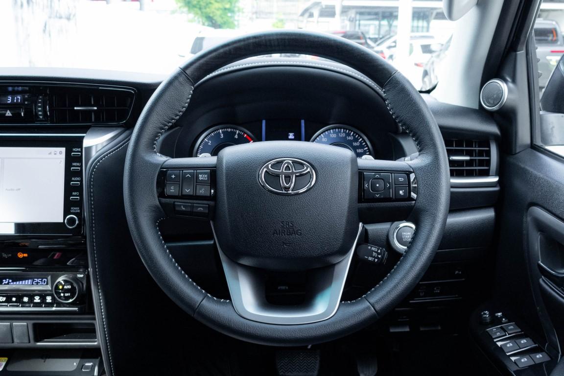 Toyota Fortuner 2.4V Leader 2023 *LK0599*